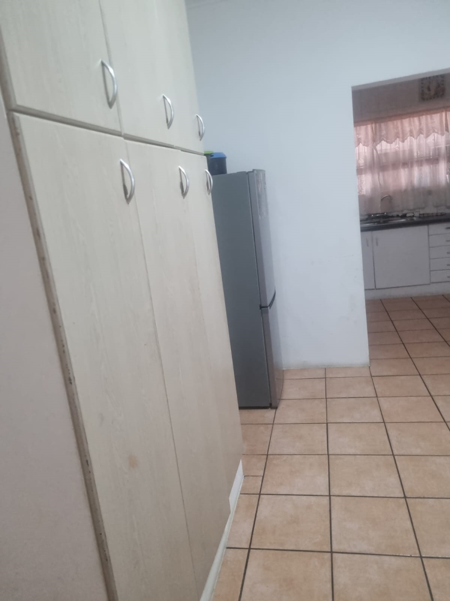 4 Bedroom Property for Sale in Goodwood Central Western Cape
